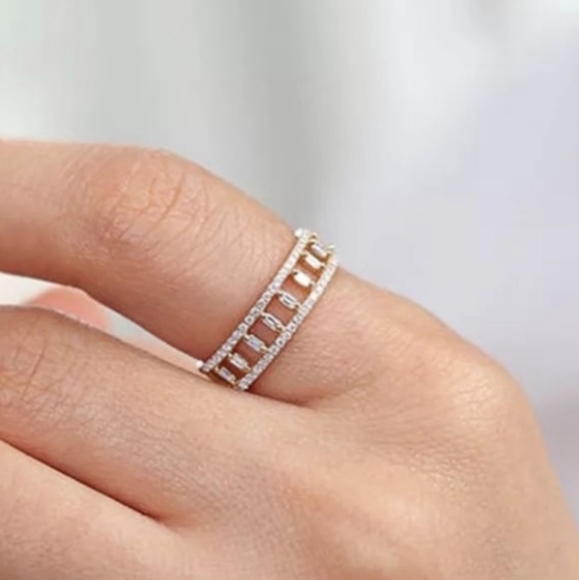 ♡♡New hollowed out simulated white diamond ring 💍 - Picture 2 of 2